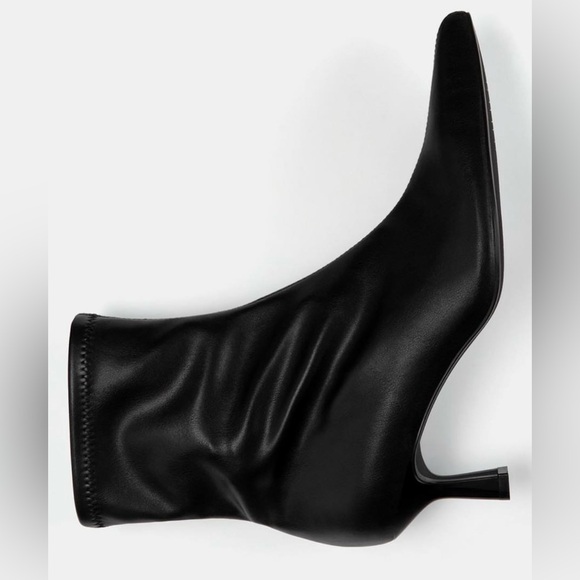Zara size 7 Slip On Booties Kitten Heel ✨✨ - Picture 7 of 9